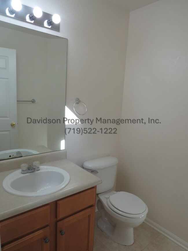 Building Photo - Beautiful 3-Bedroom House in Eastern Color...