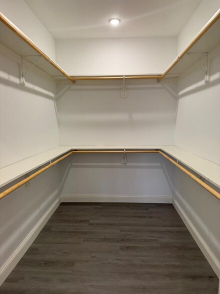 Building Photo - 580 North Ave