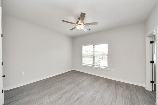 Building Photo - 7711 Longmire Rd