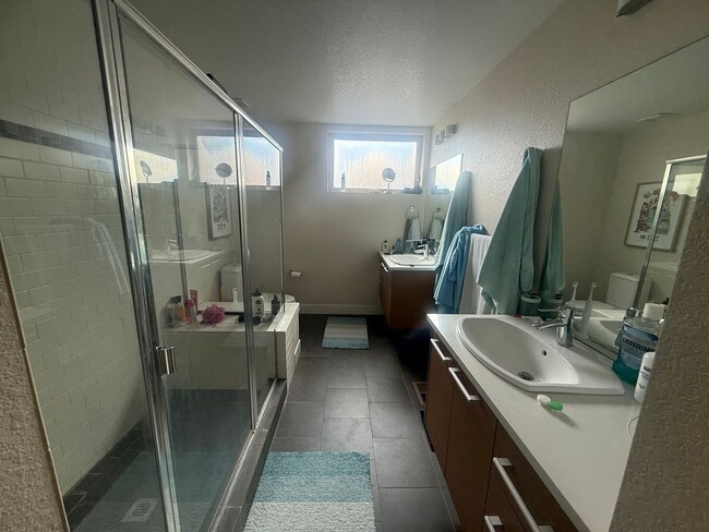 Building Photo - $0 DEPOSIT OPTION! MODERN 3-STORY HOME WITH ROOFTOP DECK NEAR BERKELY LAKE & 38TH AVE