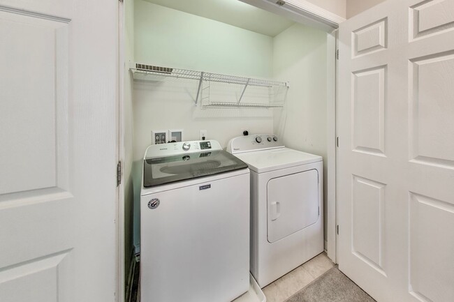 Building Photo - Elegant 3 bedroom, 2.5 bath townhome in Crown Farm