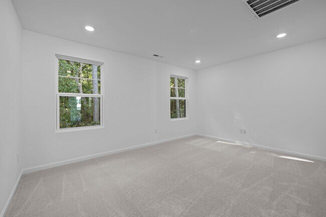 Building Photo - Gorgeous New Construction!  Updated Kitche...