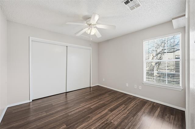 Building Photo - 1471 Meadowood Village Dr