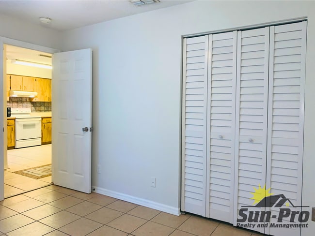 Building Photo - 1010 Stonybrook Cir