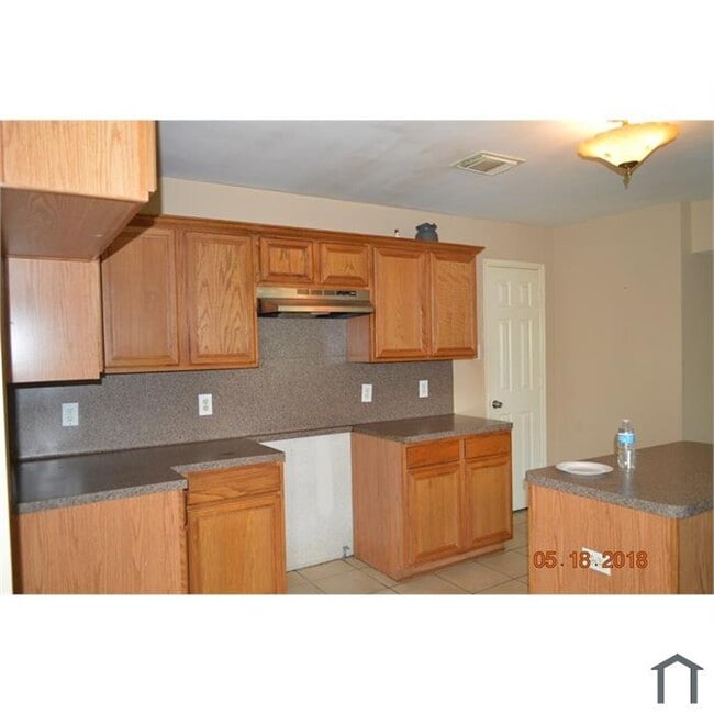 Building Photo - 815 Hillock Bluff Cir