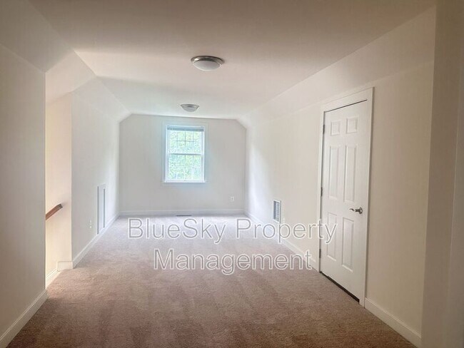 Building Photo - 948 Raymond Rd