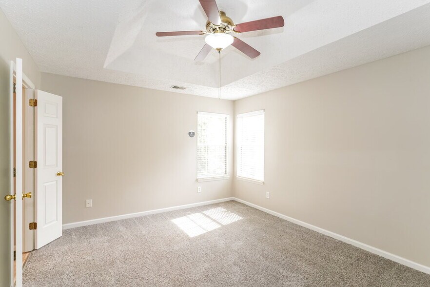 Building Photo - 5120 Pebble Creek Dr