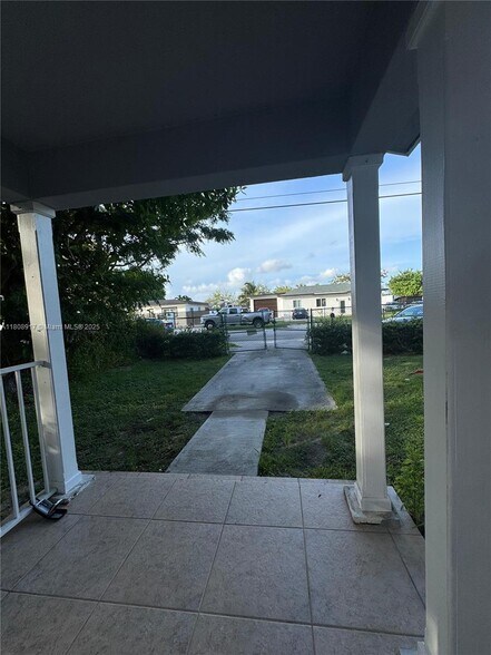 Building Photo - 22250 Miami Ave