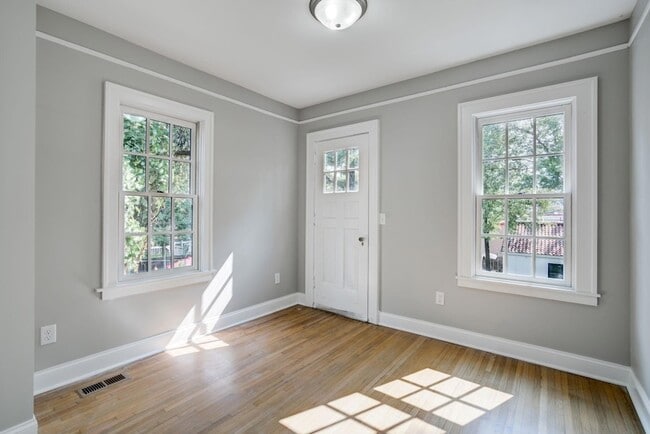 Building Photo - 2056 Summit Ave