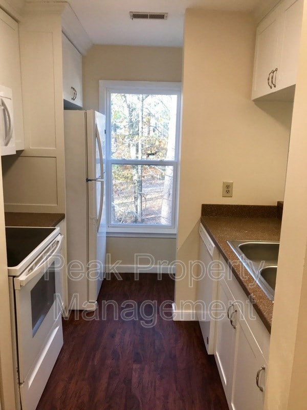 Building Photo - 12222 Poplar Forest Dr