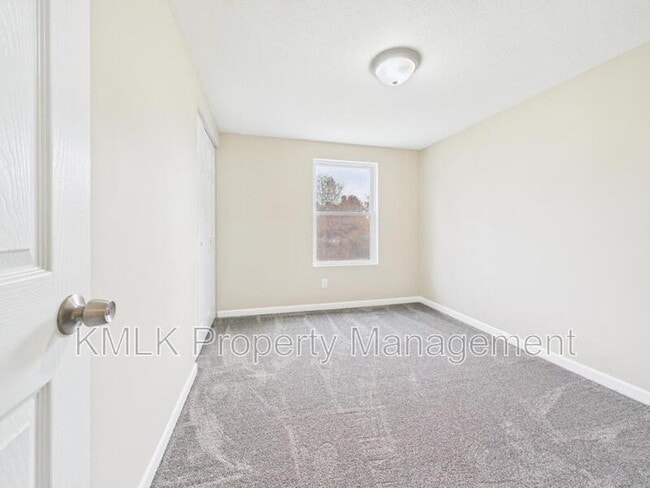 Building Photo - 9042 Maple Grove Rd