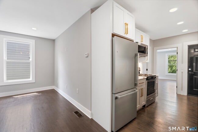 Building Photo - 492 Lombard St