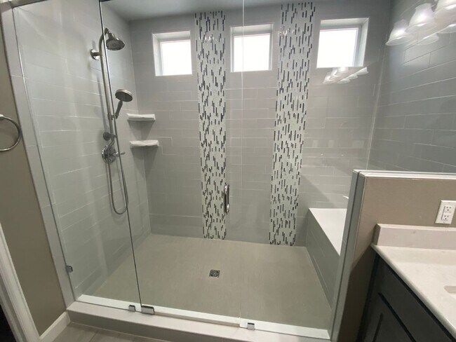 Building Photo - Incredible Home in Parker