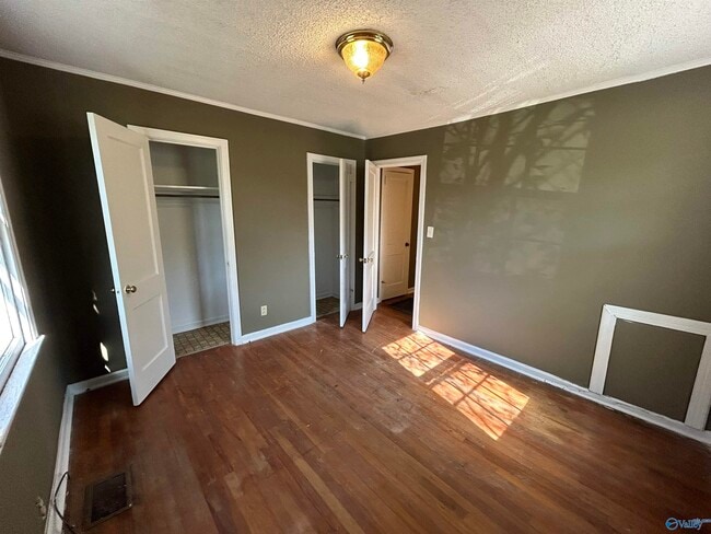 Building Photo - 803 Fairway Dr NW