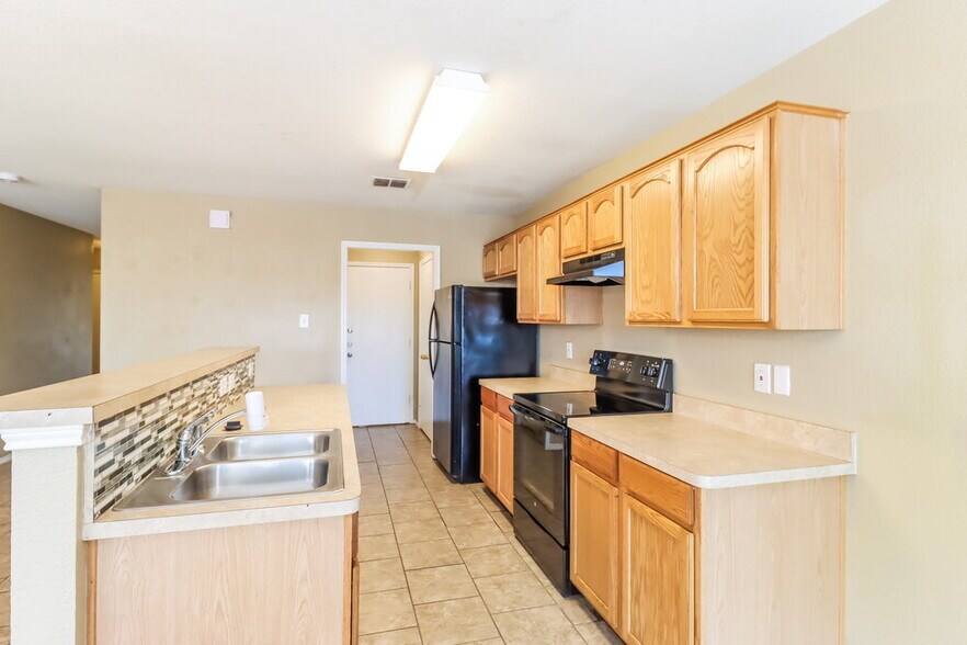 Building Photo - 1456 Pine Ln