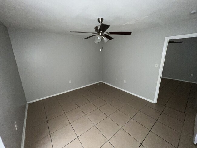 Building Photo - Weston St.