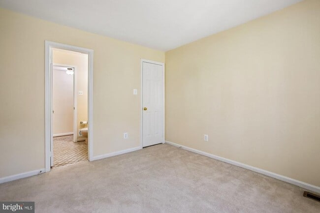 Building Photo - 6604 Tina Ln