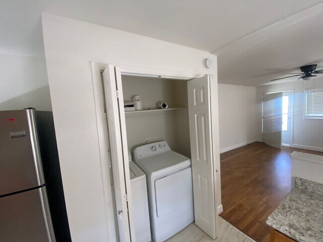 Building Photo - Spacious 2 Bedroom, 1 Bathroom Duplex with...