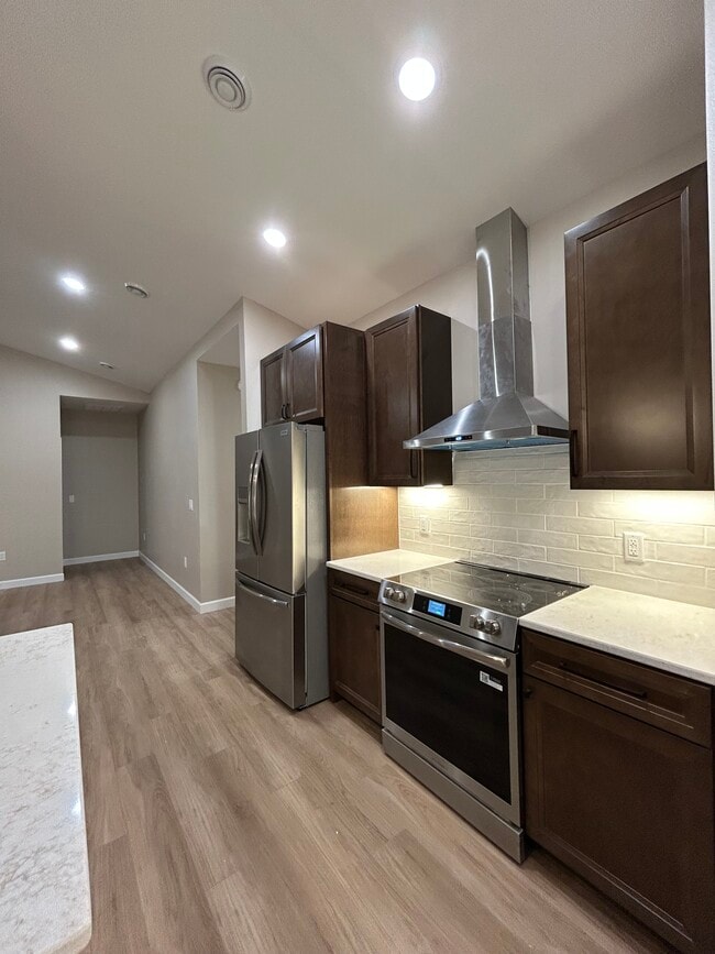 Building Photo - 1112 Reserve St N