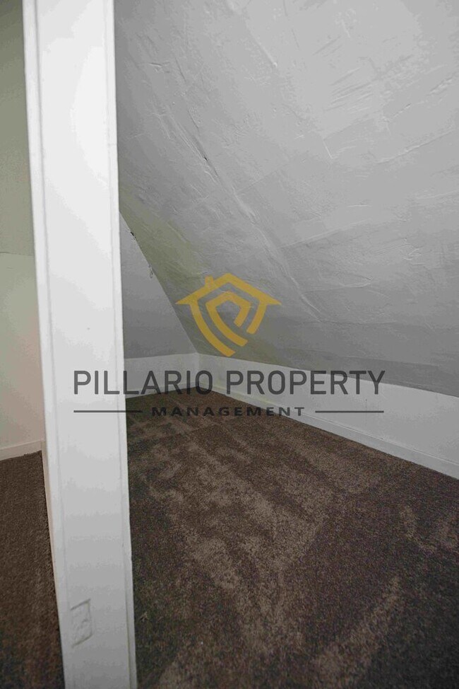 Building Photo - Close to Marion University, 3 Bedroom, 1.5...