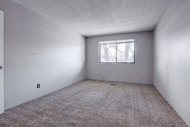 Building Photo - $1,940.95, 2-bed, 2-bath located in Denver