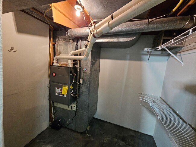 Building Photo - 2323 - Jones