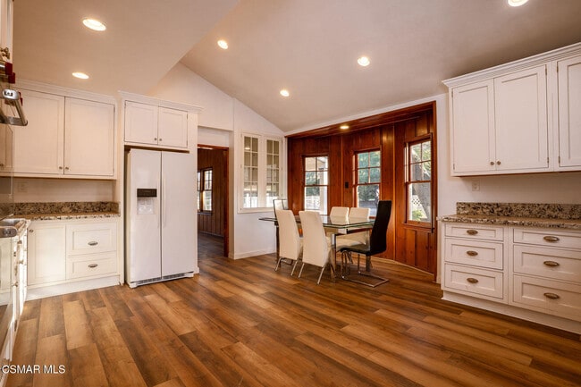 Building Photo - 1753 Hidden Vly Rd