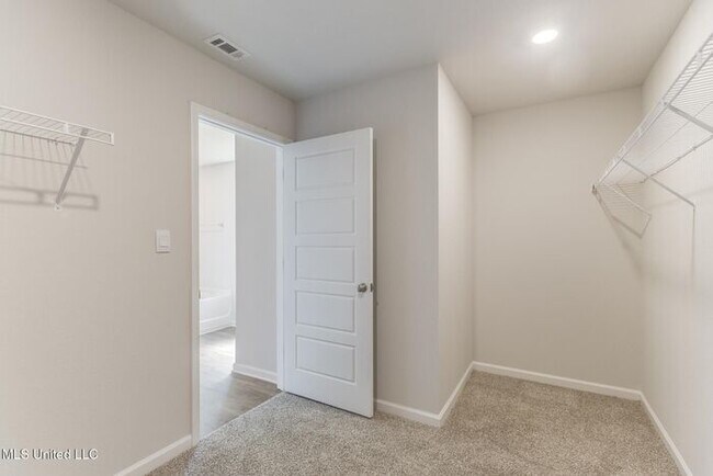 Building Photo - 1057 Enclave Cir
