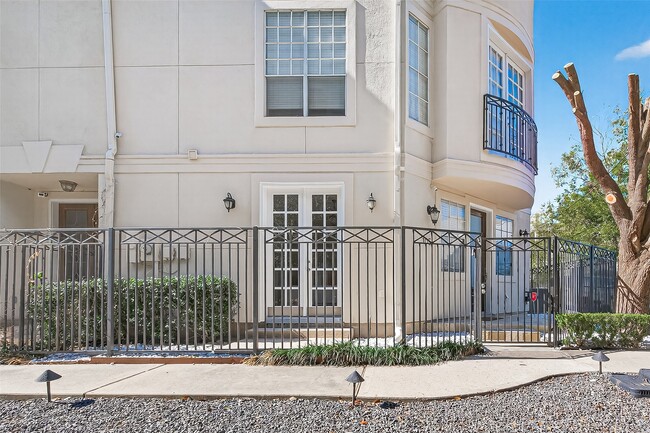 Building Photo - 105 Detering St