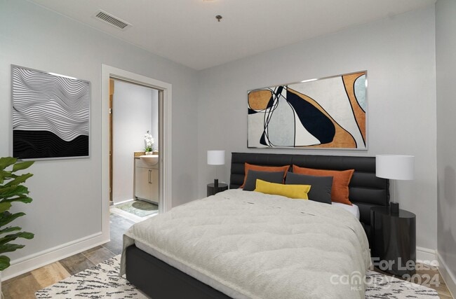 Building Photo - 307 W Trade St