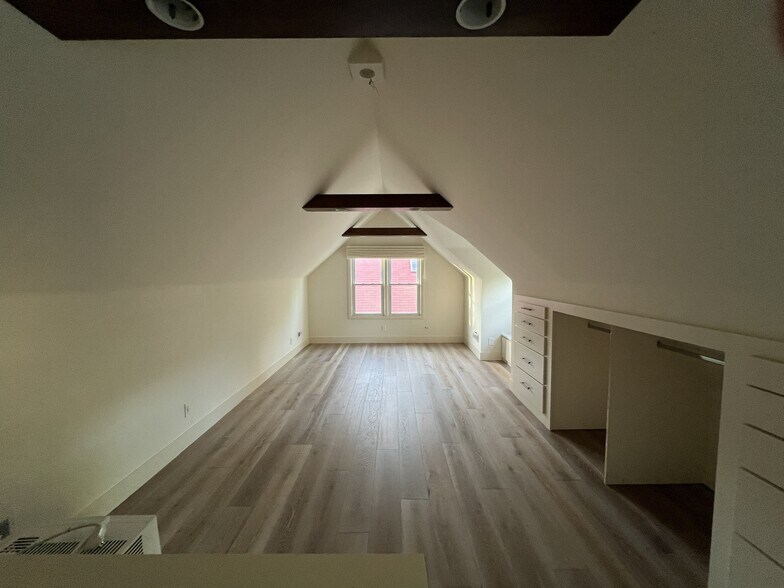 Building Photo - 7314 James Ave S