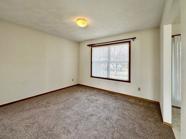 Building Photo - 6497 Maeve Ln