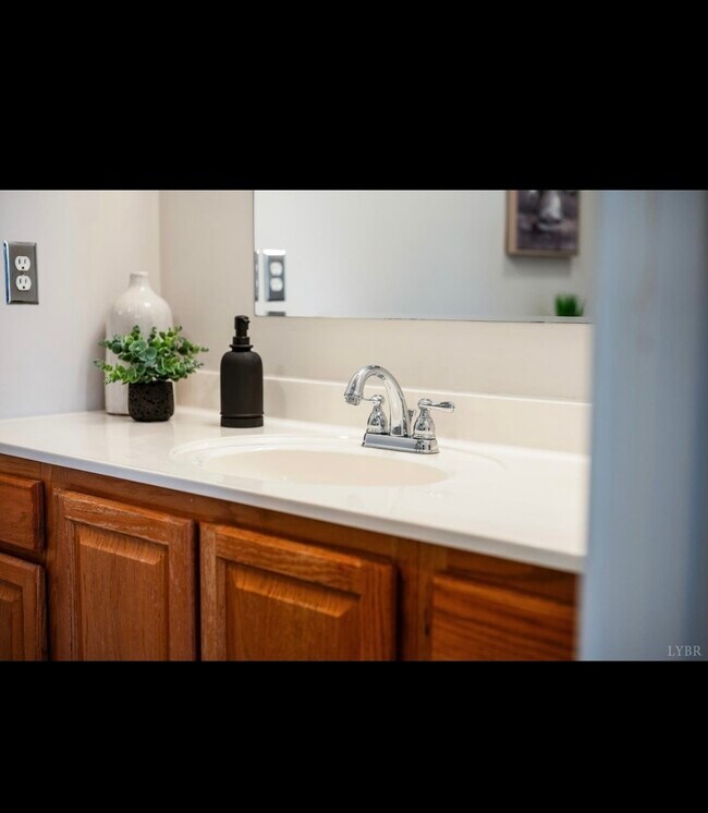 Building Photo - 224 Dove Ct