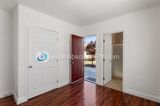 Building Photo - Amazing 2 Bed 2 Bath Newly Upgraded Unit i...