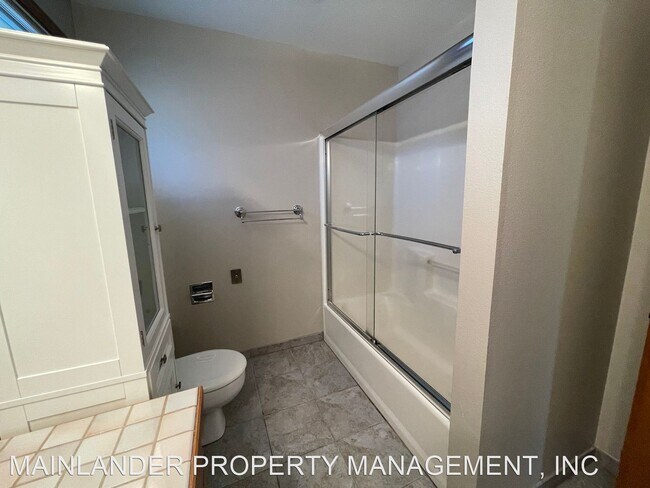 Building Photo - 3 br, 2.5 bath House - 2438 SOUTHSLOPE WAY