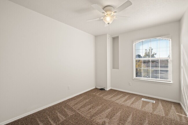 Building Photo - 7101 Natalie Janae Ln NE