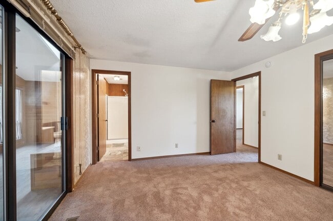 Building Photo - 7816 SE Strawberry Ln
