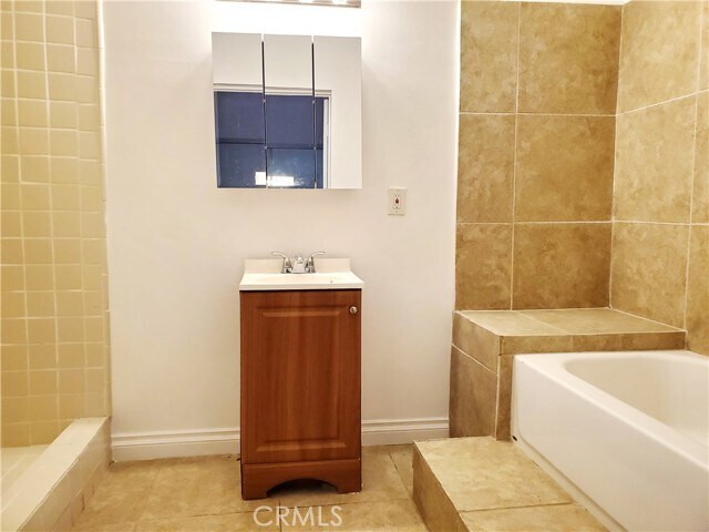 Building Photo - 1402 N San Remo Dr