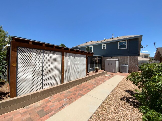 Building Photo - 3 Bedroom Home Available Near Golf Course ...