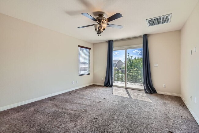 Building Photo - Dont Miss This Gorgeous 4 bed 3 bath plus Loft!