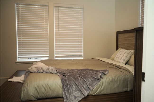 Building Photo - 2516 Isabella St