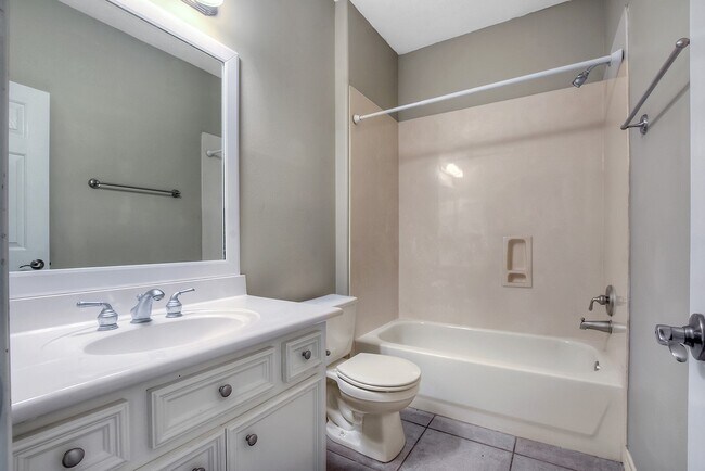 Building Photo - 10819 Lake Windcrest Blvd