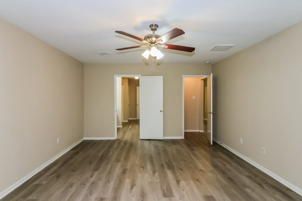 Building Photo - 10902 Ivy Park