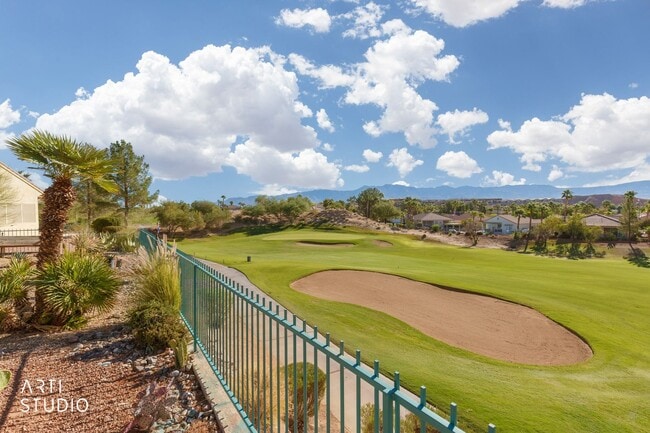 Building Photo - Beautiful home located in the gated commun...