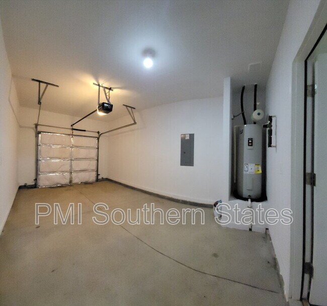 Building Photo - 31 Moorlyn Ln