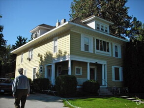 Building Photo - 2 bed 1 bath apartment in the Perry District