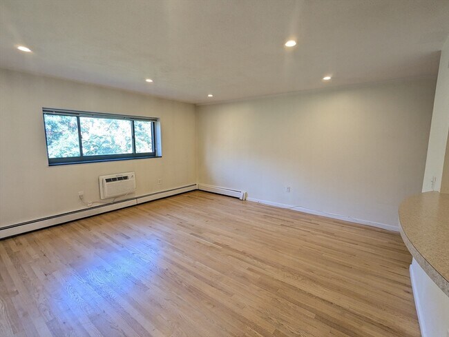 Building Photo - 15 Walbridge St