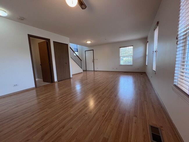 Building Photo - 1350 Orleans Dr