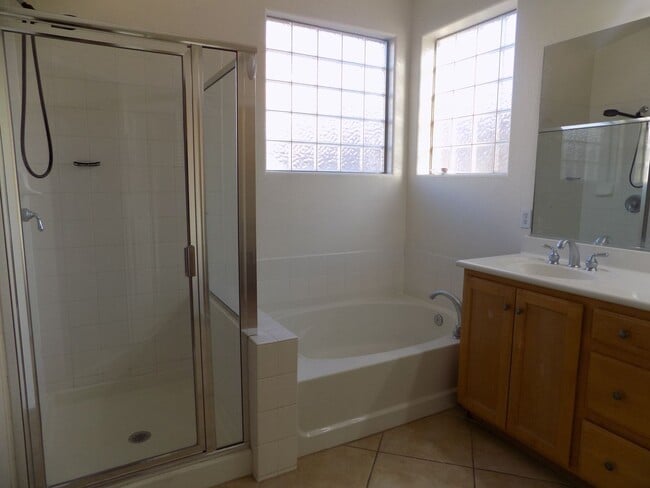 Building Photo - Single Story 4 Bedroom