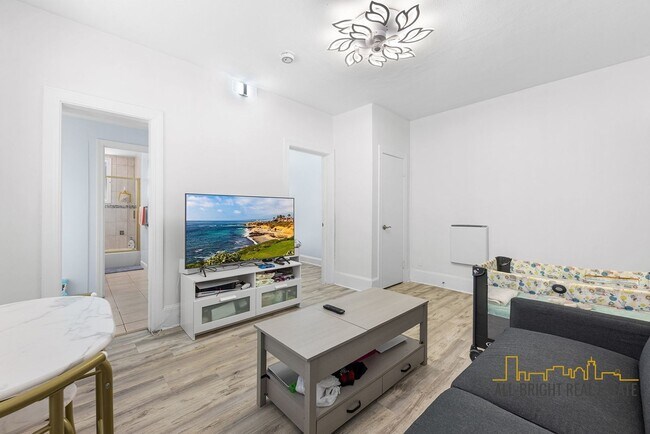 Building Photo - Awesome location one bedroom in Allston